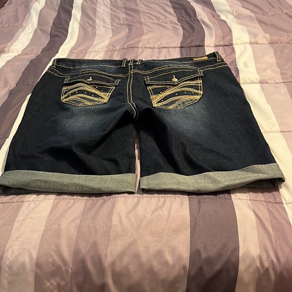 🌸 Cute Cuffed Shorts - Picture 6 of 8